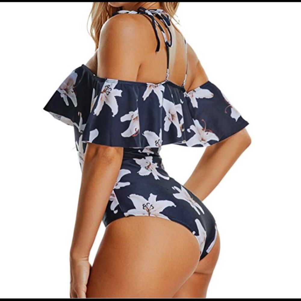 Black/White Floral Off Shoulder Swimwear NWOT - Picture 5 of 6